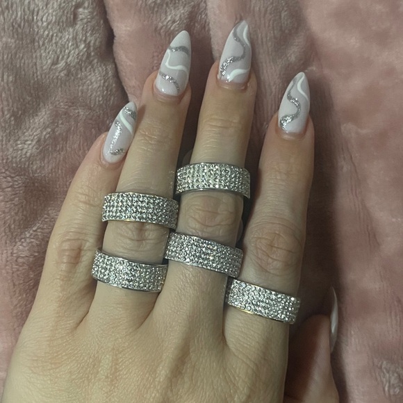 Crystal Band Ring - Picture 4 of 4